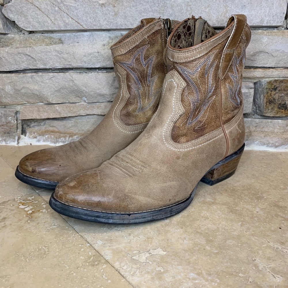Ariat short tan bootie